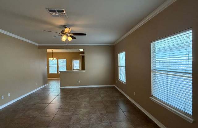 FOUR BEDROOM TWO BATH ON THE SOUTH SIDE! Gallery 4