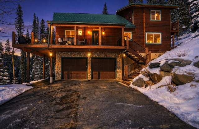 Luxury Home in the woods with unparalleled views! Garage! Pets Negotiable! Hot tub! photos photos