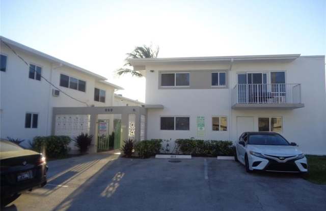 999 S Riverside Dr photos photos