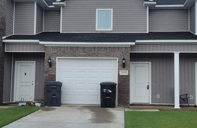 Beautiful 2 Bedroom/2.5 Bathroom Townhome in Alma! photos photos