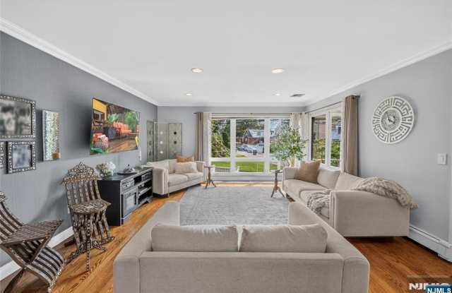 1026 Harvard Place Gallery 3