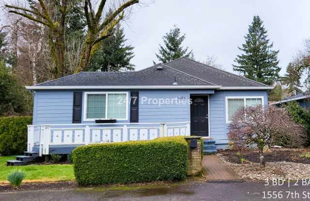 Inviting 3 BD | 2 BA Home with Big Backyard in West Linn - 1556 7th Street, West Linn, OR 97068
