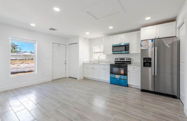 4959 Southeast Primrose Way unit 2 Gallery 2