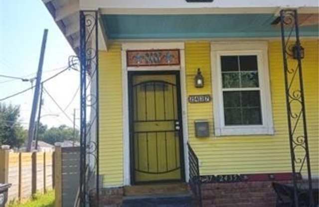 2437 BARTHOLOMEW Street Gallery 2