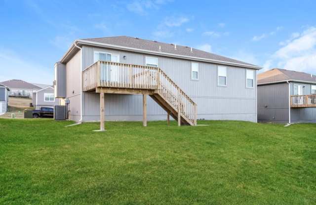 1103 Northwest Hilltop Lane Gallery 2