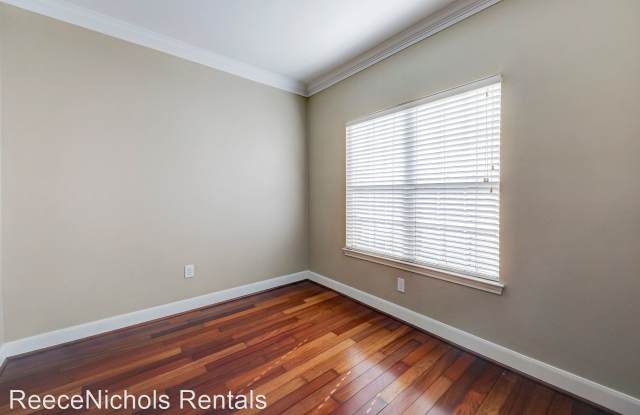 11611 Tomahawk Creek, Unit I Gallery 2