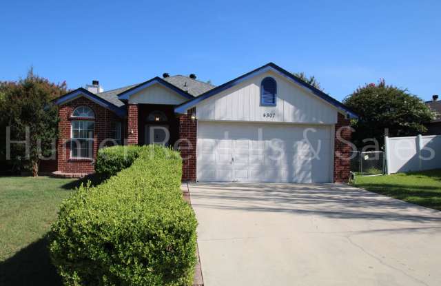 Exceptional Living with Vaulted Ceilings, Cozy Fireplace & Expansive Outdoor Space photos photos