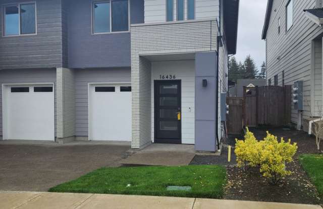 3 bedroom Townhouse with Pool Access and Expansive Recreational Facilities photos photos