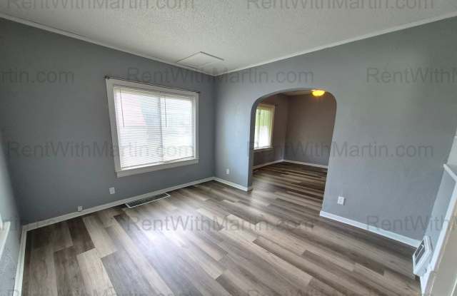 FOR RENT- 310 N Frederick Oelwein IA MOVE IN PROMO 1ST MONTH FREE **Pets ok with conditions** Gallery 3