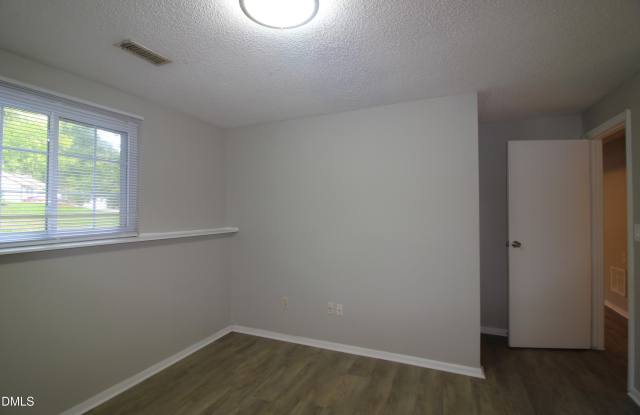 408 Drolmond Drive Gallery 4