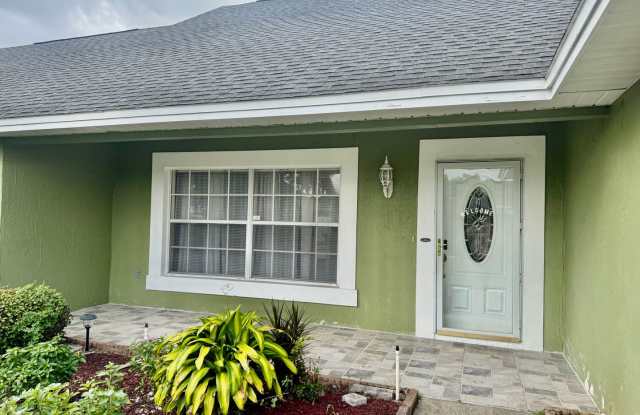 Beautiful Pool Home in Loma Vista, Davenport Gallery 4