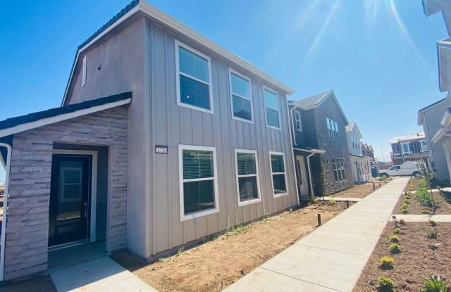 $2,295 + $100 Solar, Copper Ave.  Willow, 3 Bedroom - E Tamarind Dr, Fresno, HOA Pool photos photos