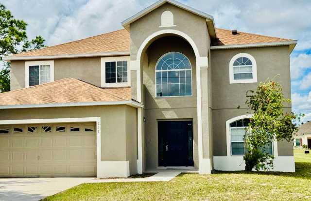 Spacious Home in Poinciana Gallery 1
