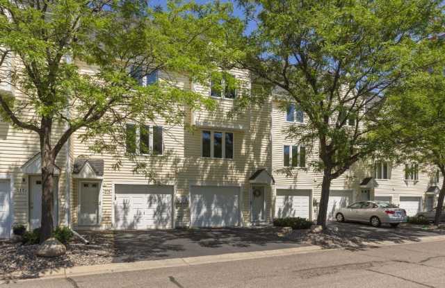 213 University Ave NE - 213 Northeast University Avenue, Minneapolis, MN 55413