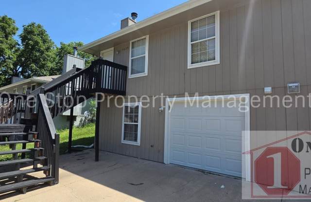 3 Bedroom 2 Bathroom Duplex with 1 car garage in KCMO photos photos
