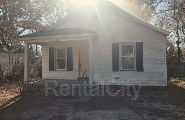 921 W Wheeler St - 921 West Wheeler Street, Dyersburg, TN 38024
