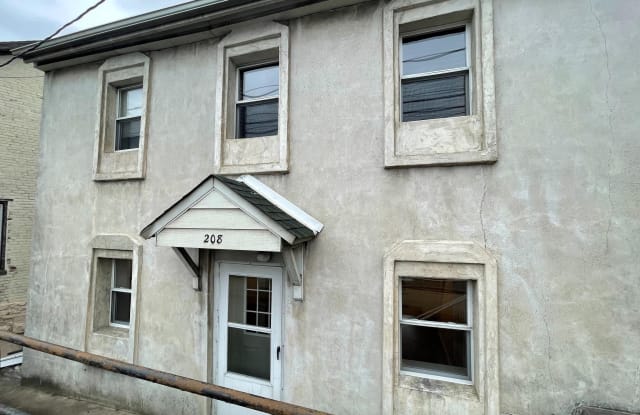 208 N CENTRE AVENUE - 208 North Centre Avenue, Leesport, PA 19533