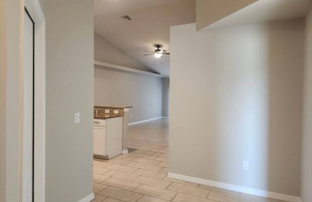 Beautiful 3 Bedroom 2 Bath Duplex with a garage and Laundry hook up Gallery 2