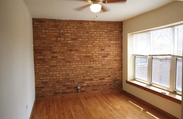 4931 N Kedzie Ave Gallery 3