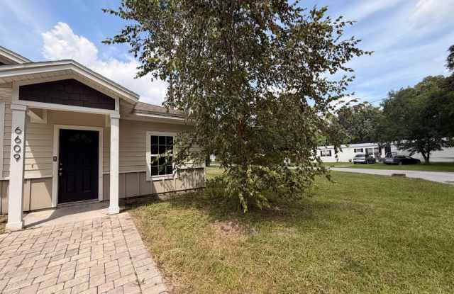 3/2 Single Family Home Near 295 & Airport! Gallery 3