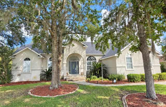 Spacious 4-Bedroom Home with In-Ground Pool! Gallery 1