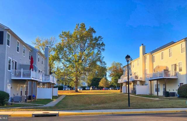 1404 NUTWOOD COURT Gallery 4