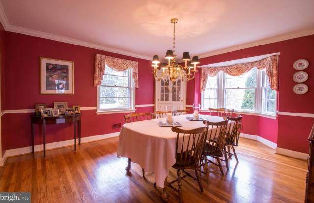 1921 MARSH RD Gallery 4