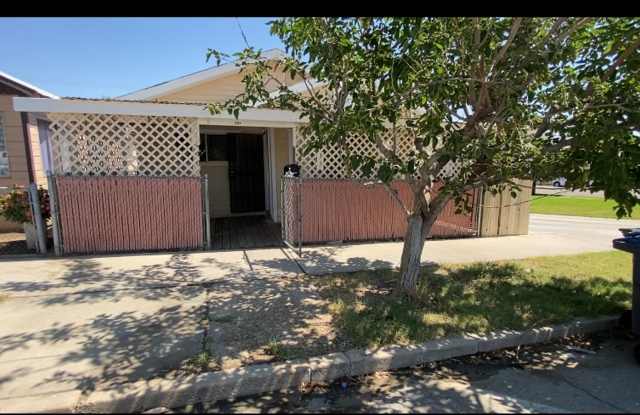704 Lucard St in Taft - 3 Bed 2 Bath Home For Rent 1,600 Rent photos photos