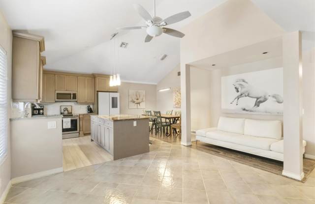 13477 Fountain View Boulevard Gallery 2