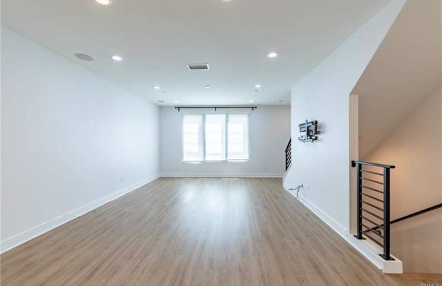 10736 Bloomfield Street photos photos