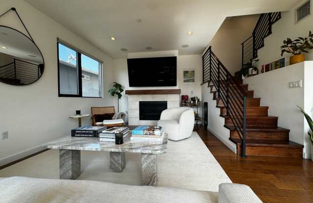 Beautiful Spacious 3 Bedroom Townhome in Prime Beverly Grove photos photos
