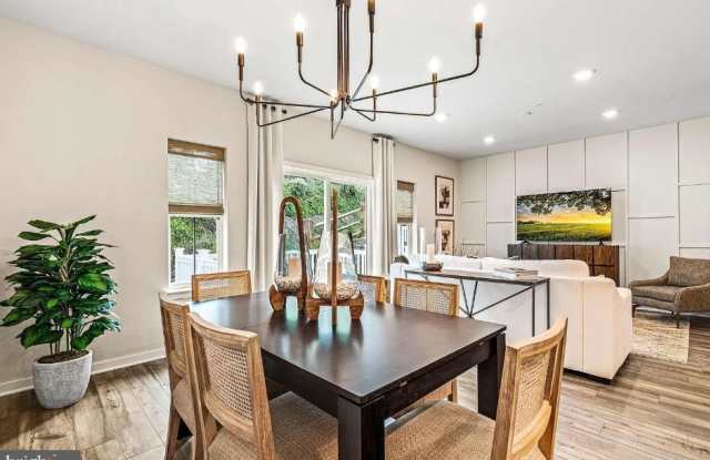 105 LARRABEE Way photos photos