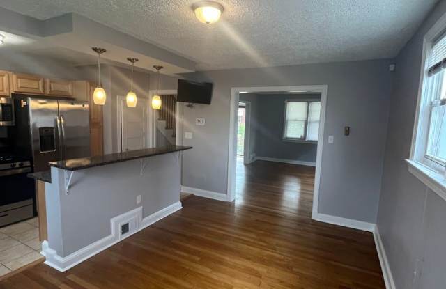 Beautiful semi detached 3 bedroom home near Benning Road Metro Gallery 4