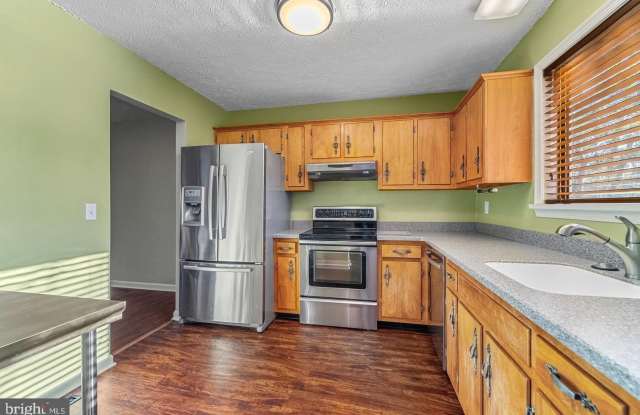 23348 RED OAK Court Gallery 4