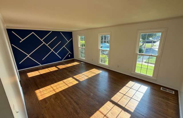 Charming 3BR Townhome in Montgomery Village Gallery 4