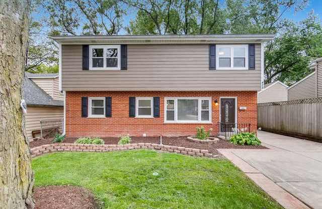 424 W Avery Street - 424 West Avery Street, Elmhurst, IL 60126