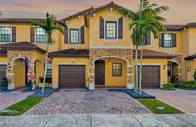 3740 NE 3rd Ct Gallery 2