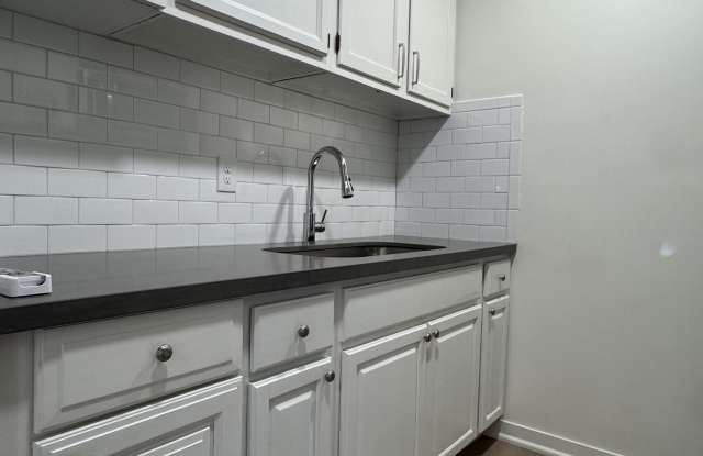 2009 Athania Pkwy Gallery 2