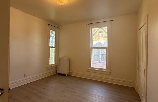 714 Ellis Avenue South - D Gallery 4