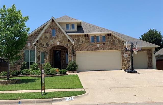 932 Tara Drive - 932 Tara Drive, Burleson, TX 76028