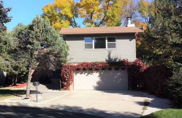 2700 Dundee Court photos photos