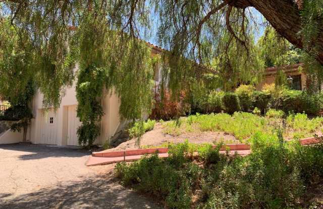 447 S. Country Hill Road Gallery 2