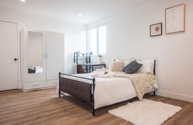 1651 W 37th Pl - Co-Living Housing Gallery 4