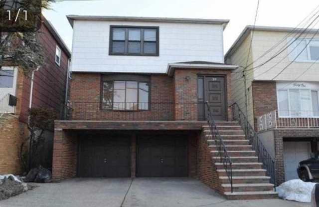 39 EAST 51ST ST photos photos