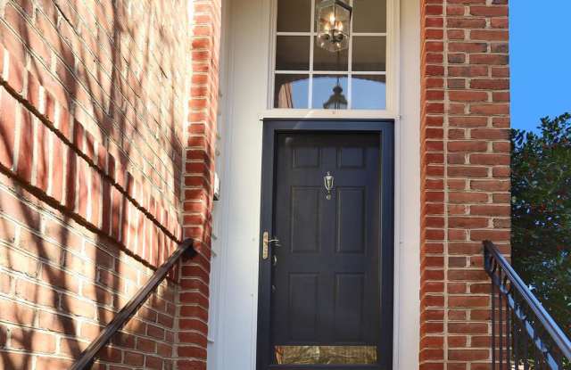 1641 HUNTING CREEK DRIVE Gallery 2