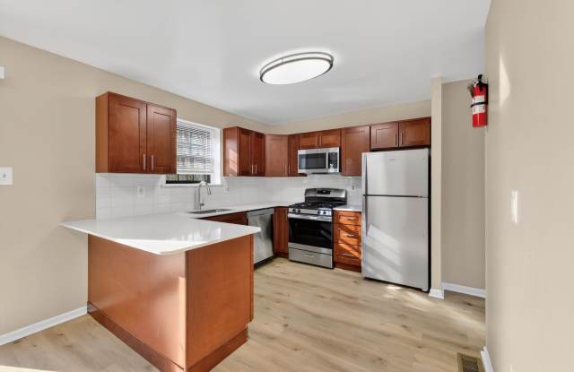 Newly Refinished 2 Bedroom Townhome photos photos