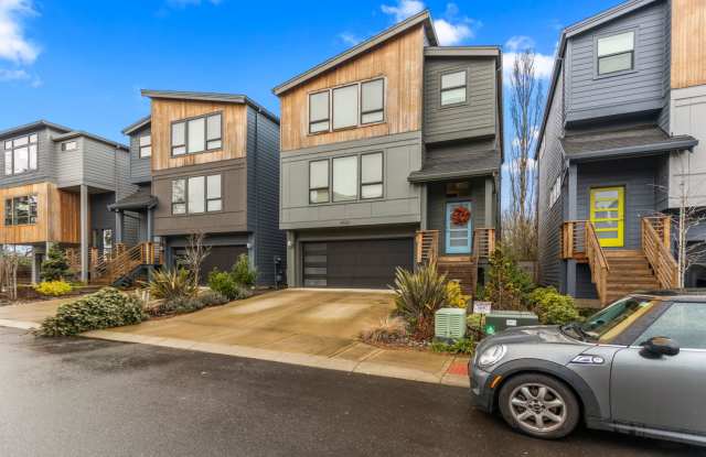 Available 4BR/4BATH Modern Home near Ash Creek! photos photos