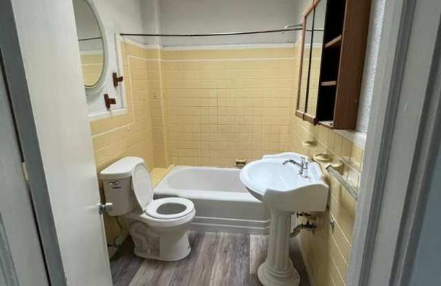 Remodeled Front Porch Home - Frankford Gallery 4