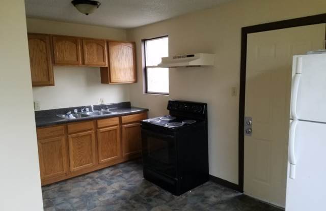 Knoxville 37915 - James White Parkway Area, 2 bedroom, 1 bath home - Contact Brad Croisdale (865) 805-9964 Gallery 3