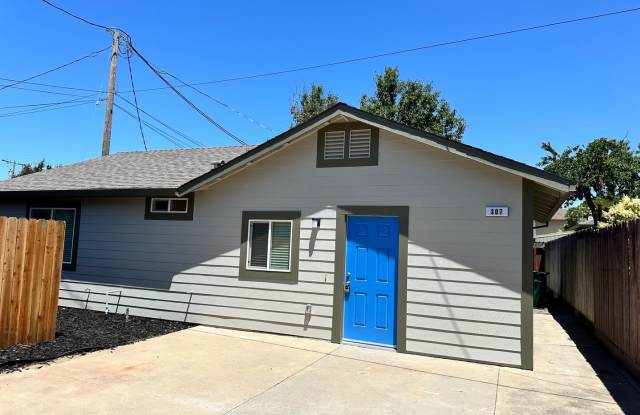 Beautiful 2 bedroom/2 bathroom Available soon! photos photos